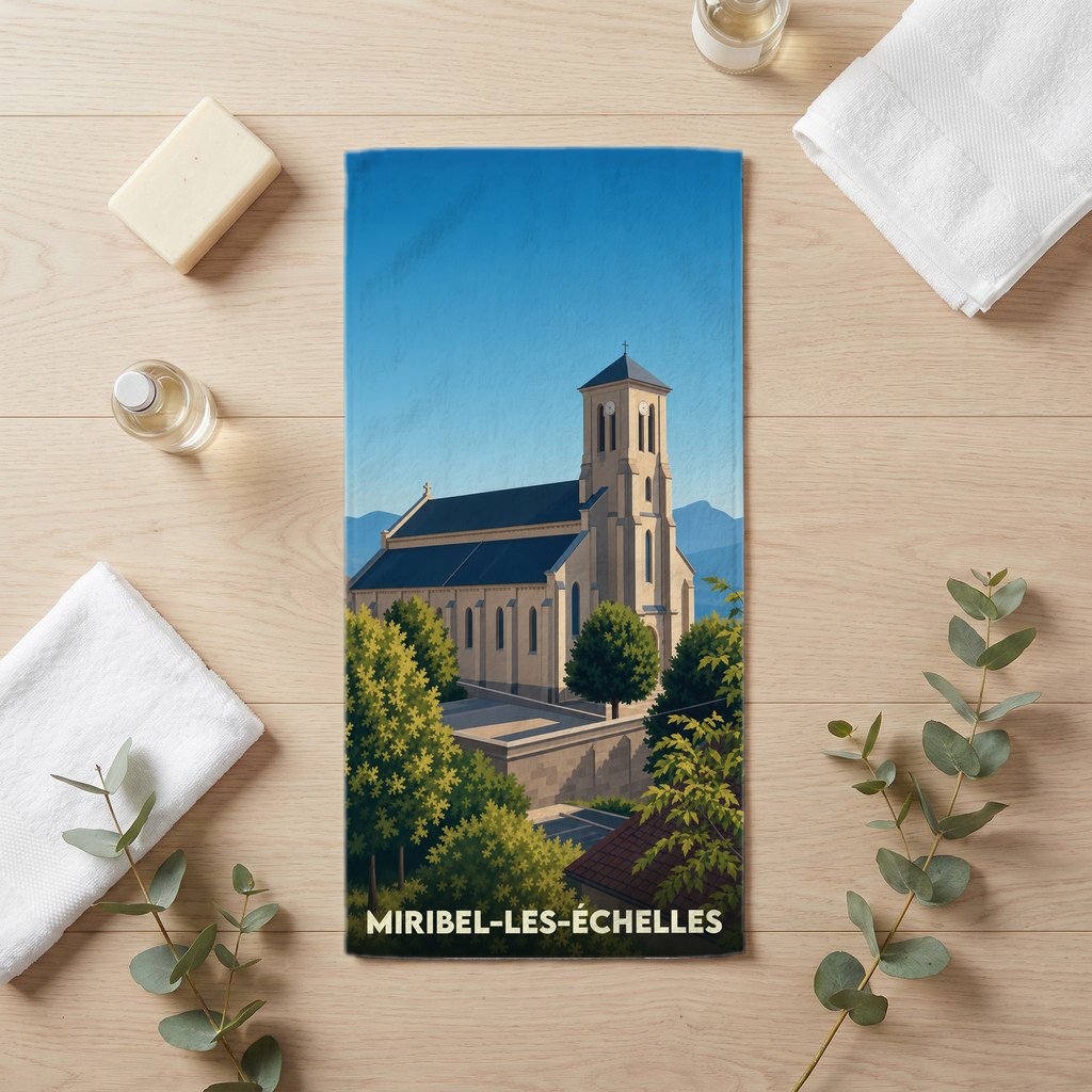 Serviette de bain souvenir de la ville de Miribel-les-Échelles avec une illustration stylisée de son église.