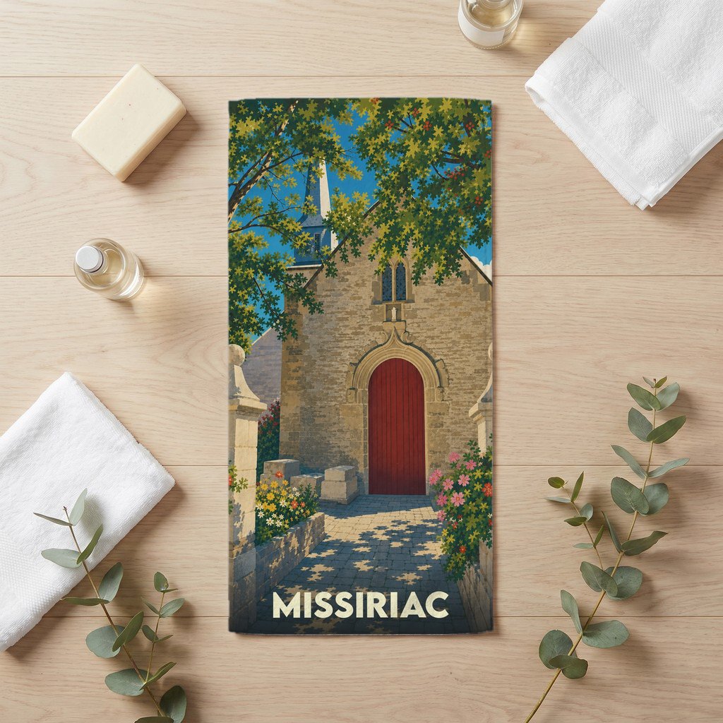 Serviette de bain souvenir de la ville de Missiriac avec une illustration de son église.
