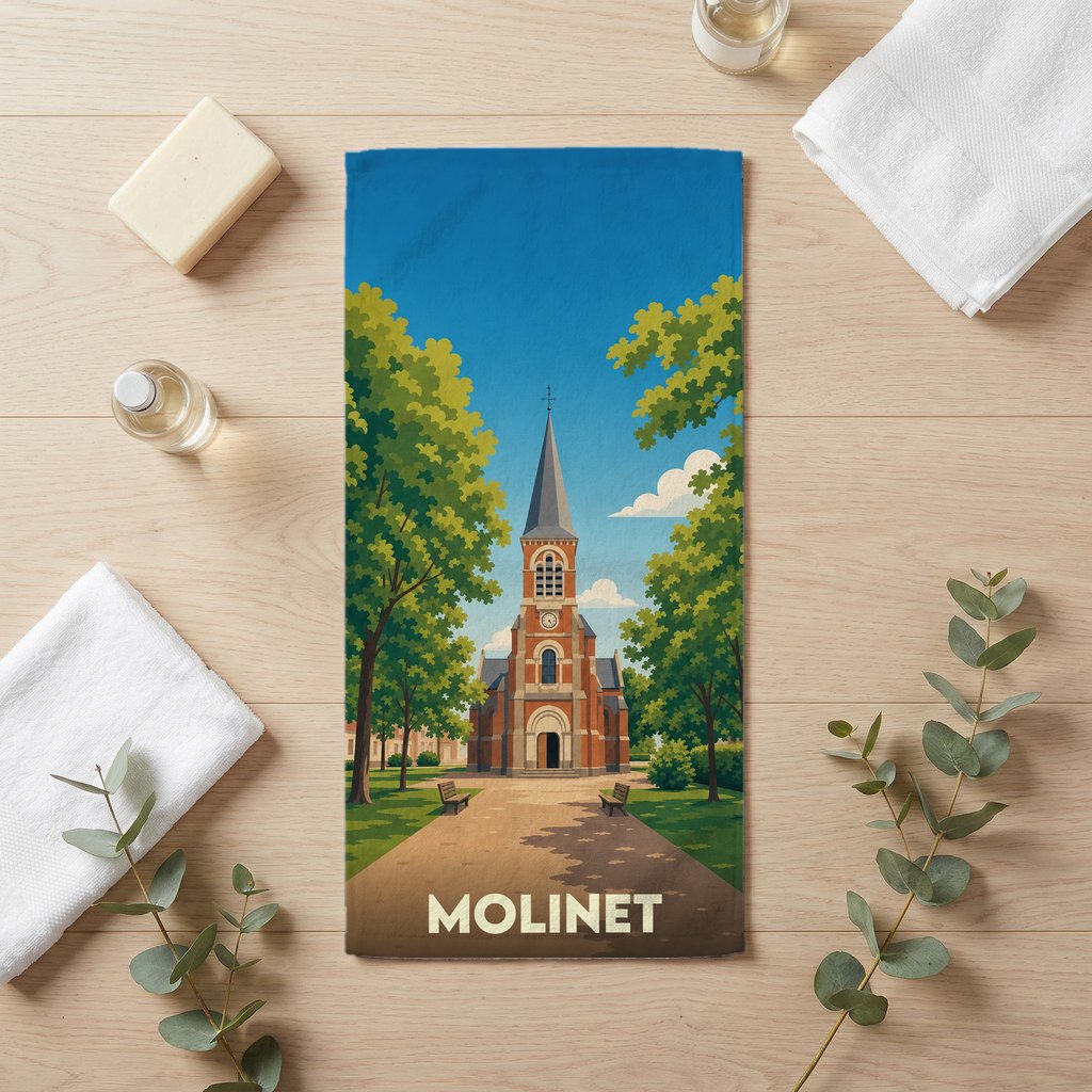 Serviette de bain souvenir de la ville de Molinet avec une illustration stylisée de son église.