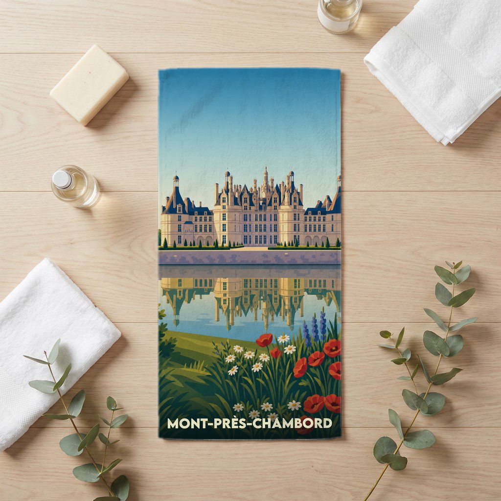 Serviette de bain souvenir de la ville de Mont-près-Chambord avec une illustration stylisée du château de Chambord.