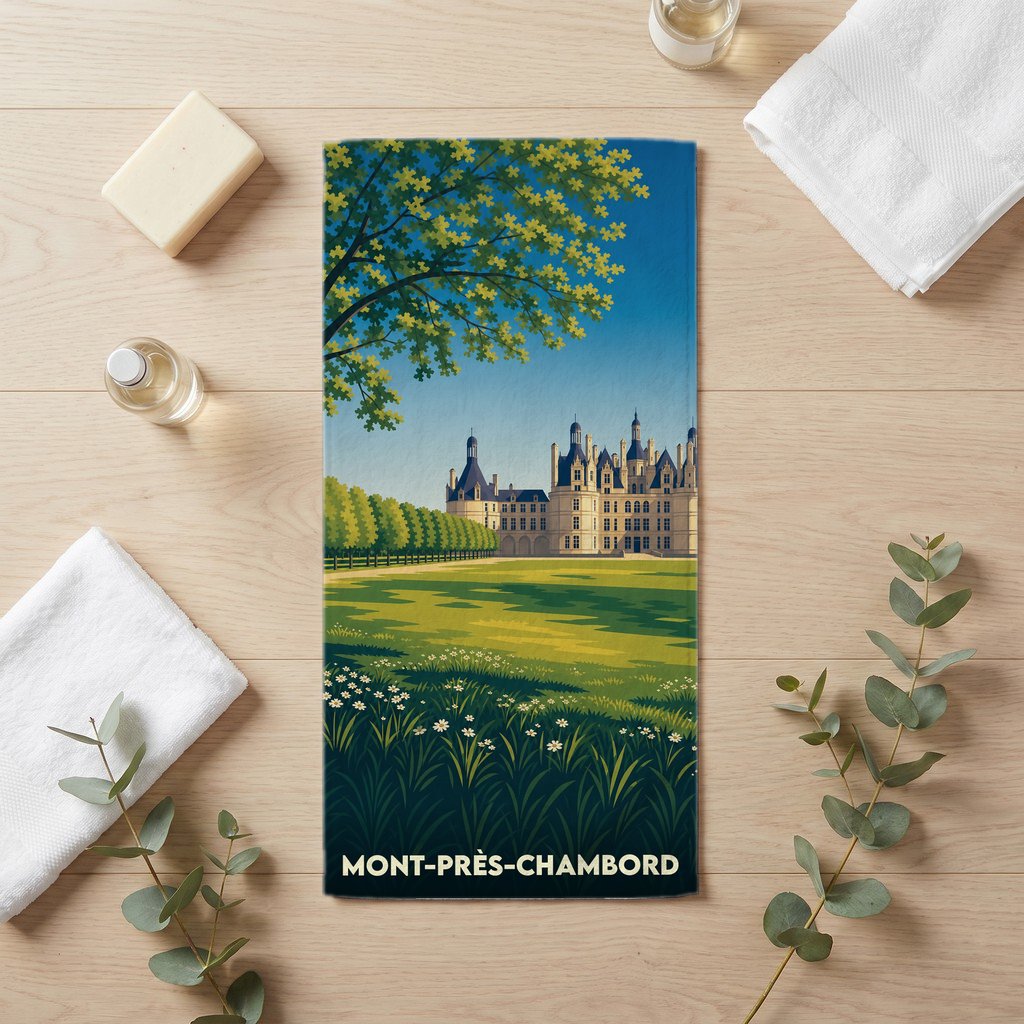 Serviette de bain souvenir de la ville de Mont-près-Chambord avec une illustration stylisée du château.