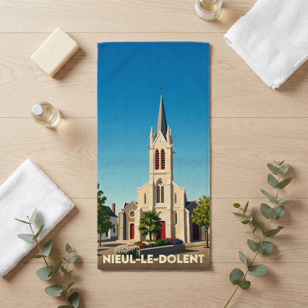 Serviette de bain souvenir de la ville de Nieul-le-Dolent avec une illustration stylisée de son église.