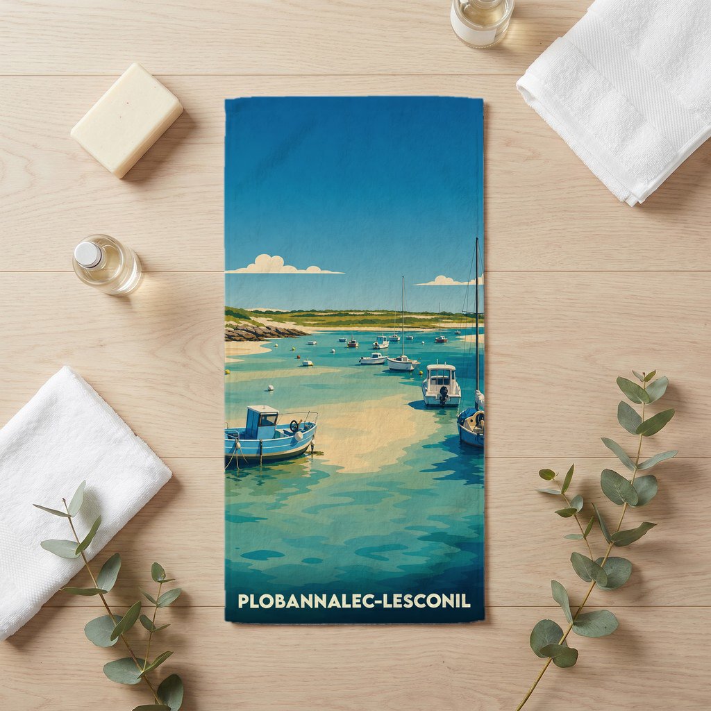 Serviette de bain souvenir de Plobannalec-Lesconil illustrée par une vue stylisée du port et de ses bateaux.