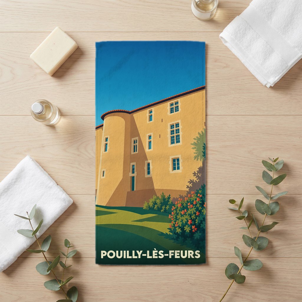 Serviette de bain souvenir de la ville de Pouilly-lès-Feurs avec une illustration stylisée.