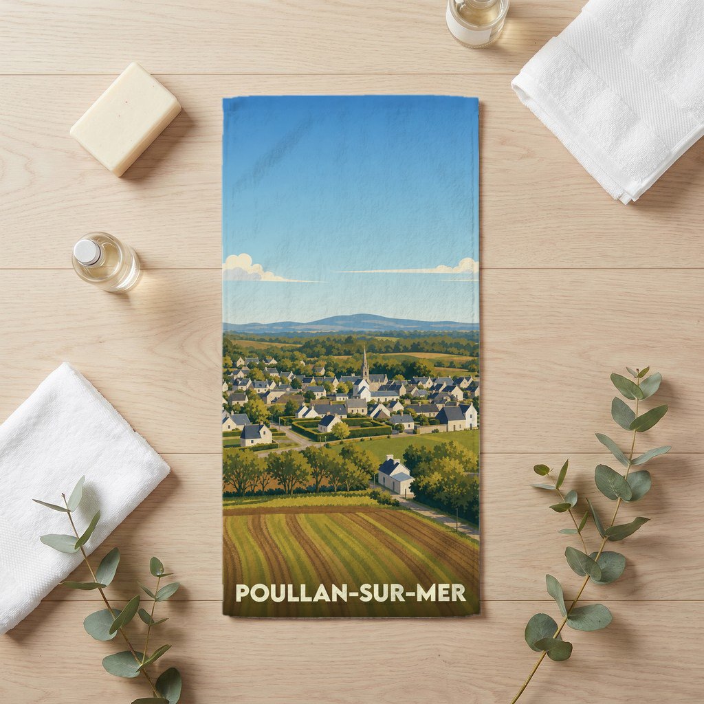 Serviette de bain souvenir de la ville de Poullan-sur-Mer avec une illustration paysagère stylisée.