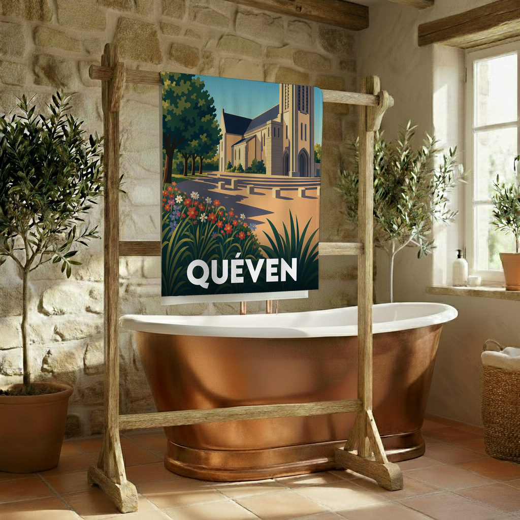 Serviette de bain souvenir de la ville de Quéven avec une illustration stylisée.