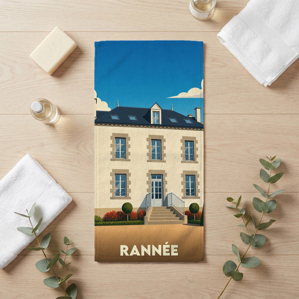 Serviette de bain souvenir de la ville de Rannée avec une illustration stylisée d'une demeure traditionnelle.
