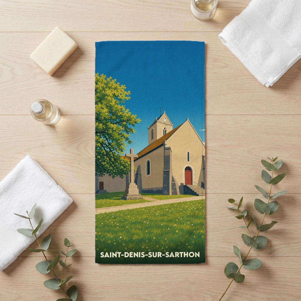 Serviette de bain souvenir de la ville de Saint-Denis-sur-Sarthon avec une illustration stylisée de son église.