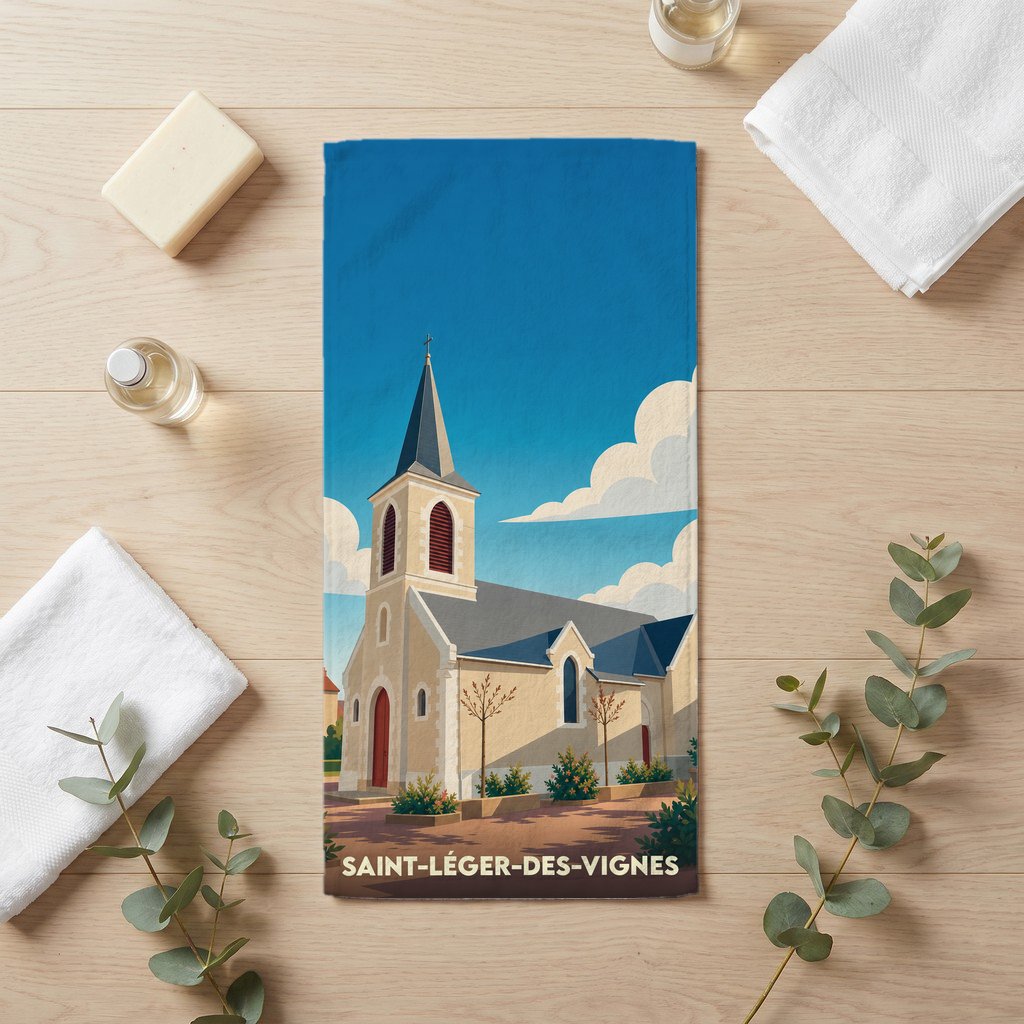 Serviette de bain souvenir de Saint-Léger-des-Vignes avec une illustration stylisée de son église sous un ciel bleu.