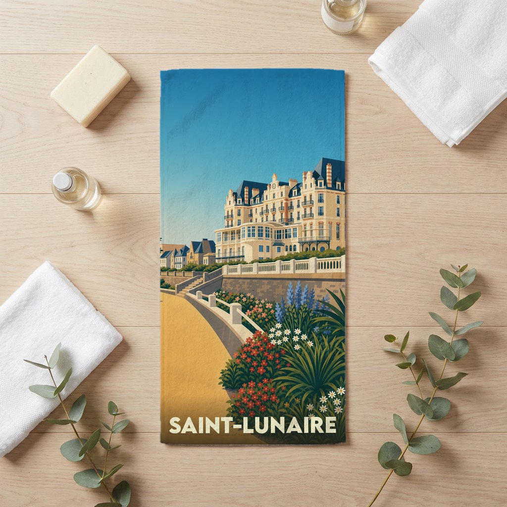 Serviette de bain souvenir de la ville de Saint-Lunaire avec une illustration stylisée du bord de mer.