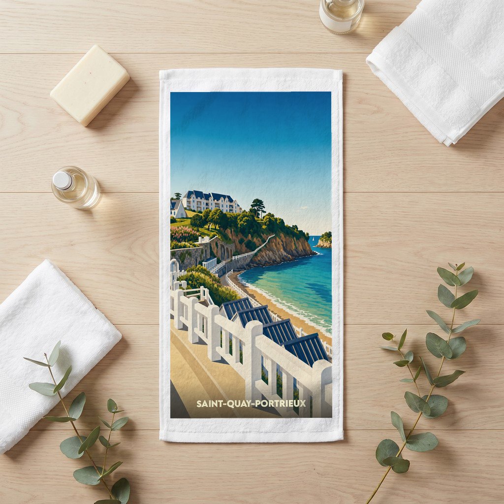 Serviette de bain souvenir de Saint-Quay-Portrieux illustrée d'une vue stylisée du front de mer et de la plage.