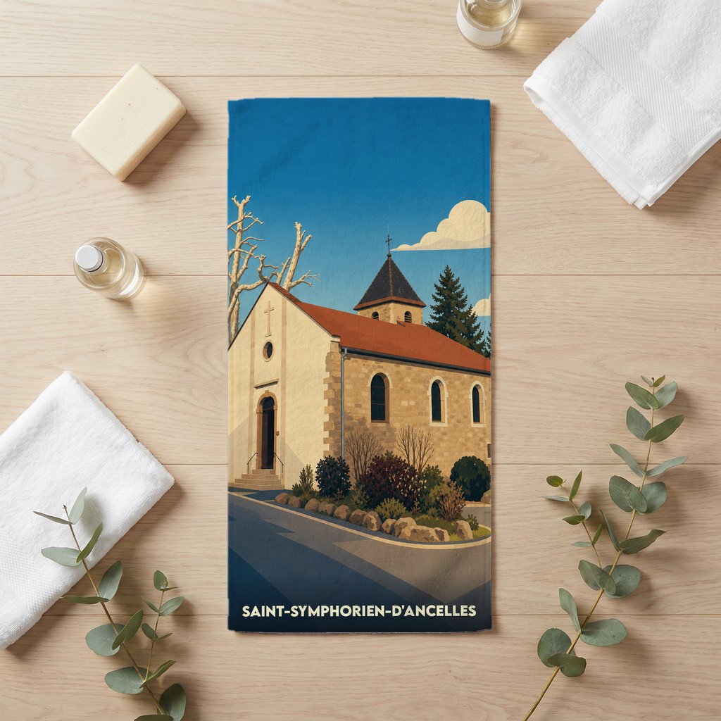 Serviette de bain souvenir de la ville de Saint-Symphorien-d'Ancelles avec une illustration stylisée de son église.