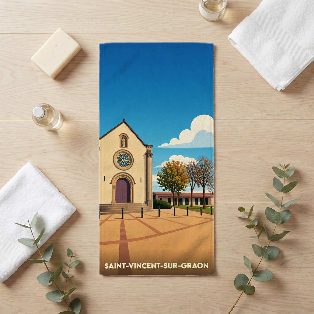 Serviette de bain souvenir de Saint-Vincent-sur-Graon illustrée d'une église sous un ciel bleu.
