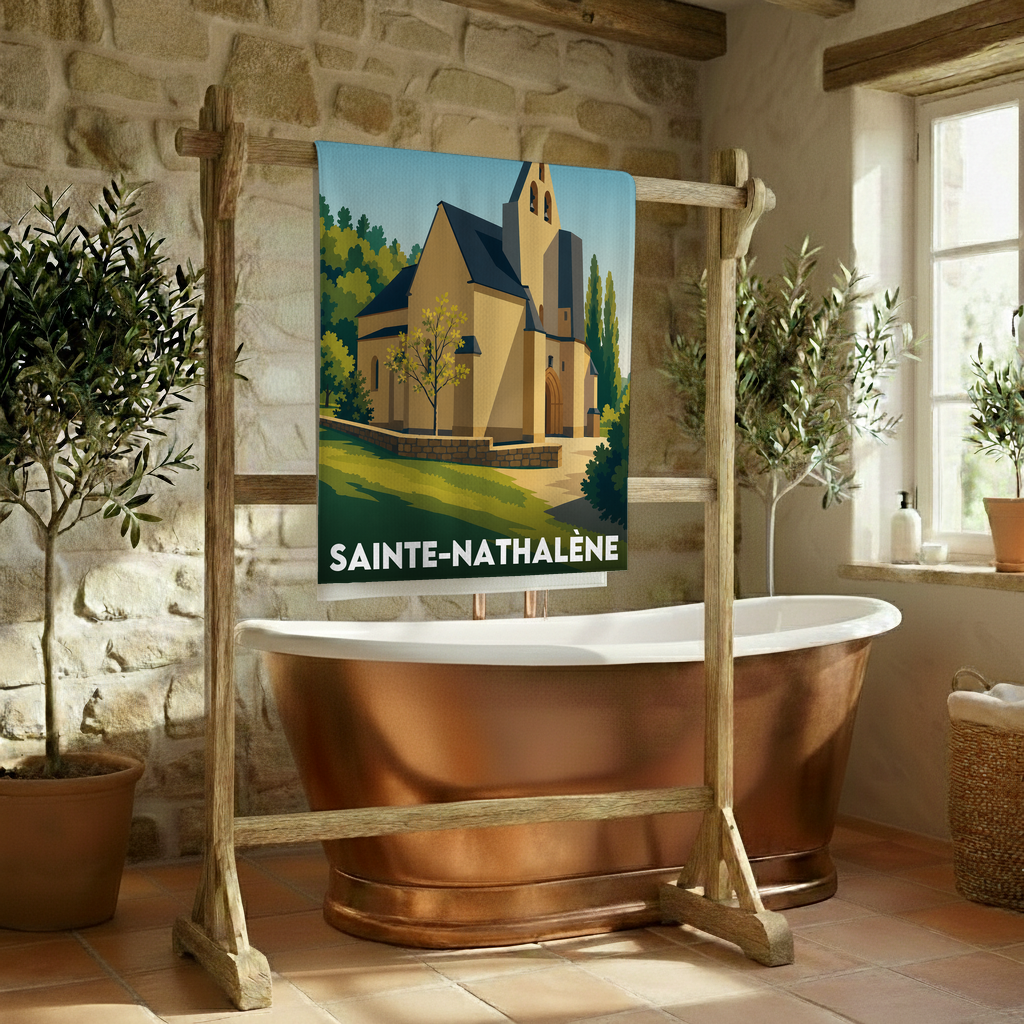 Serviette de bain souvenir de la ville de Sainte-Nathalène avec une illustration stylisée.