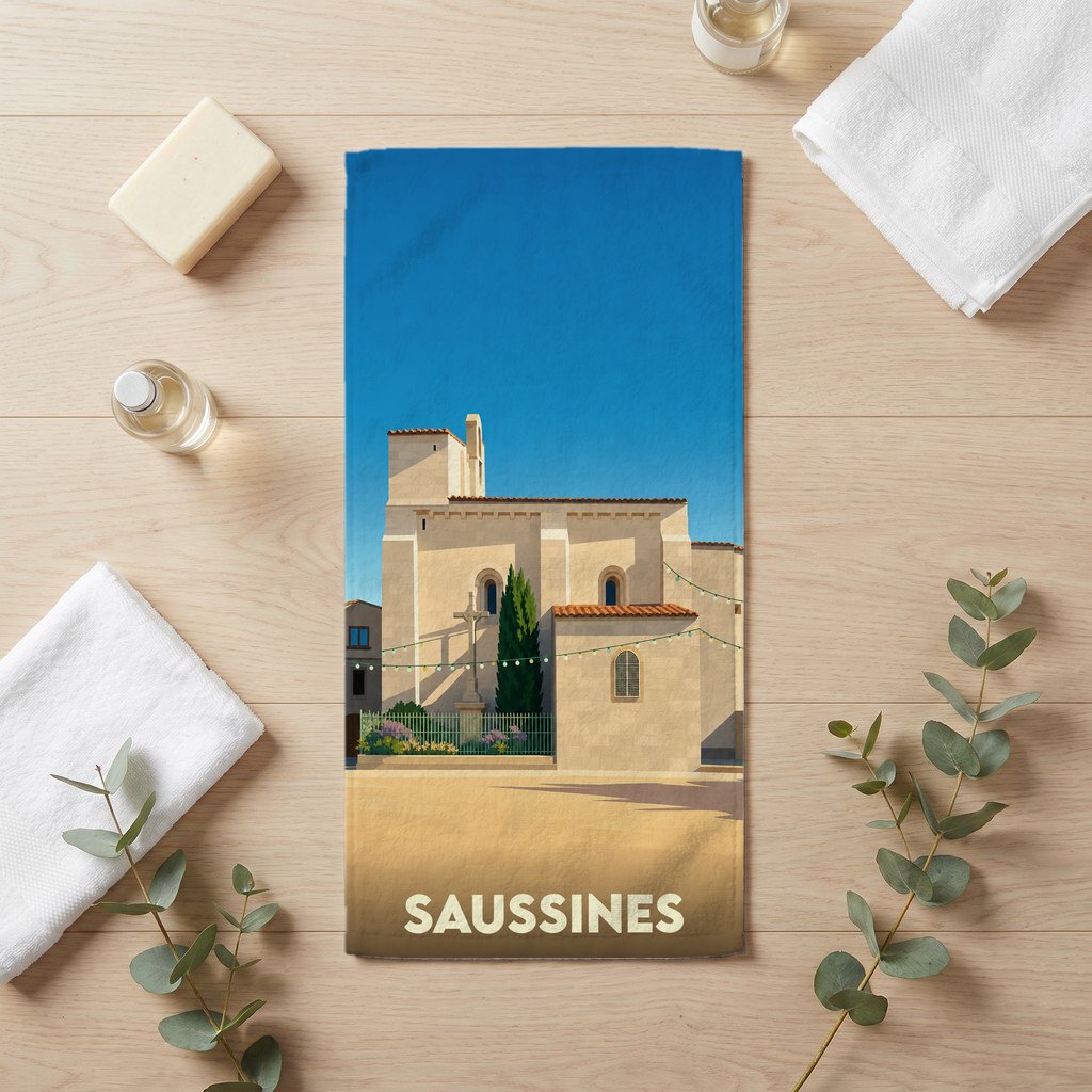 Serviette de bain souvenir de la ville de Saussines avec une illustration stylisée de son église.