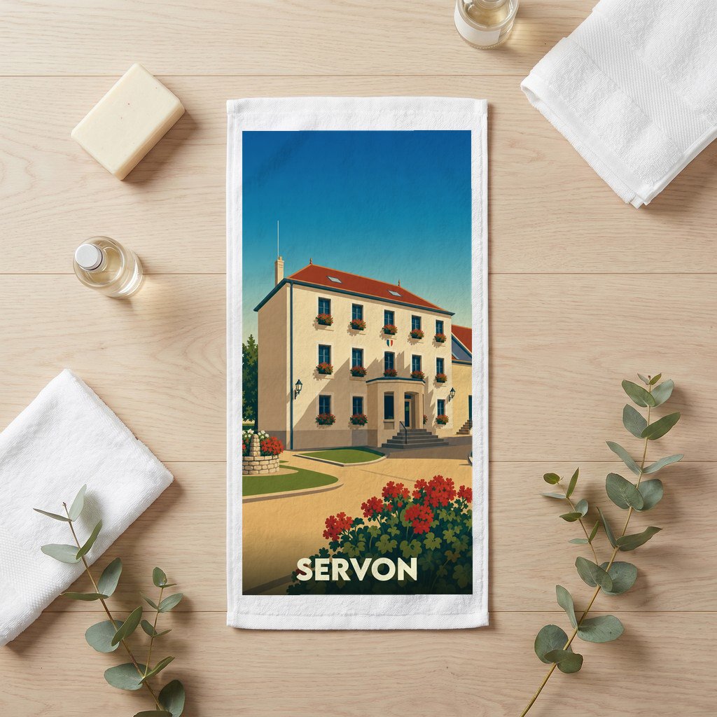 Serviette de bain souvenir de la ville de Servon avec une illustration stylisée d'un bâtiment fleuri.