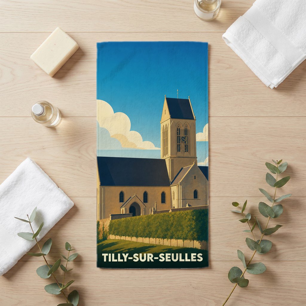 Serviette de bain souvenir de la ville de Tilly-sur-Seulles avec une illustration stylisée de son église.