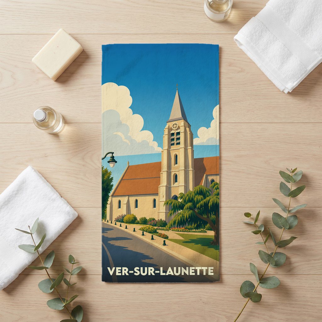 Serviette de bain souvenir de la ville de Ver-sur-Launette avec une illustration stylisée de son église.