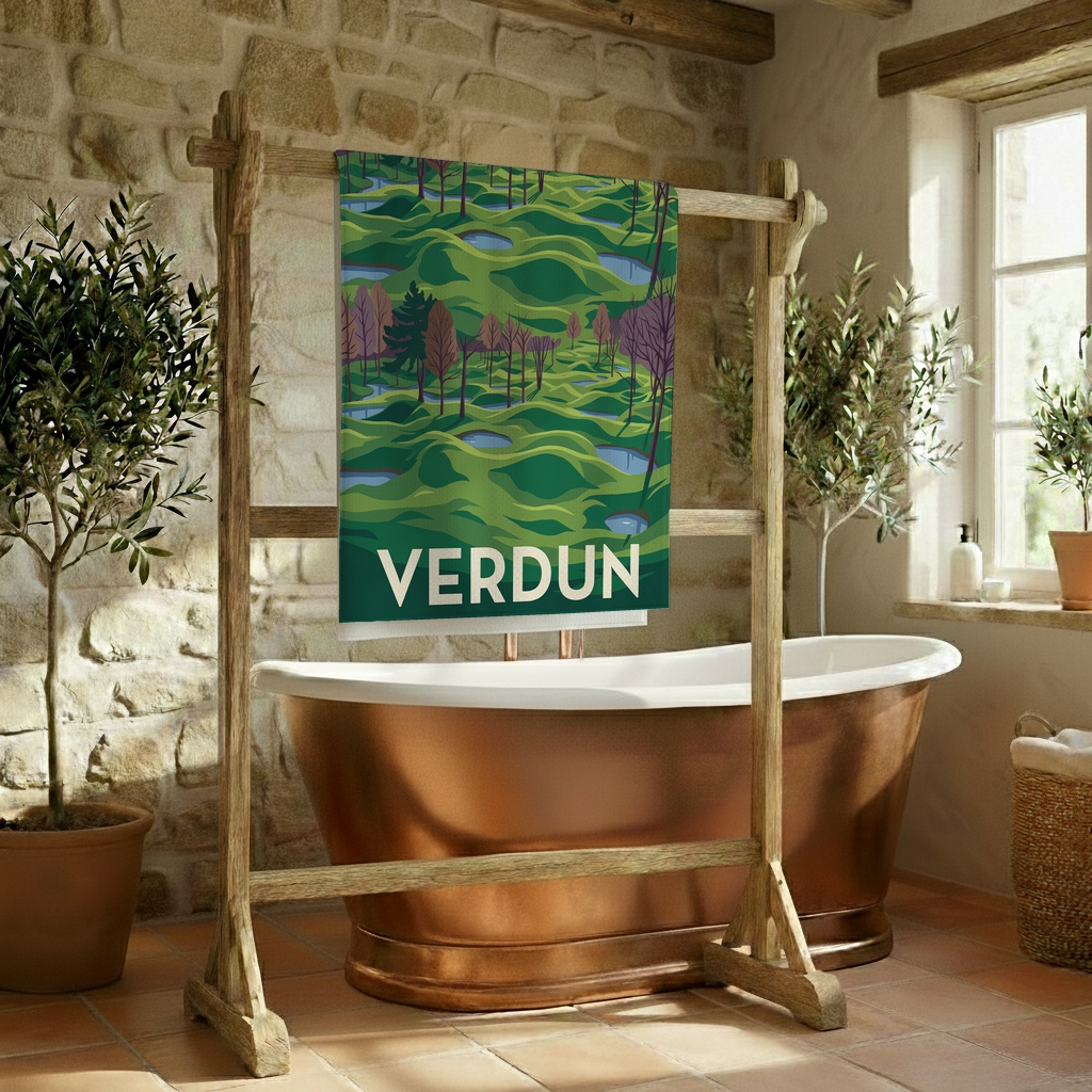 Serviette de bain souvenir de la ville de Verdun avec une illustration stylisée de paysage.