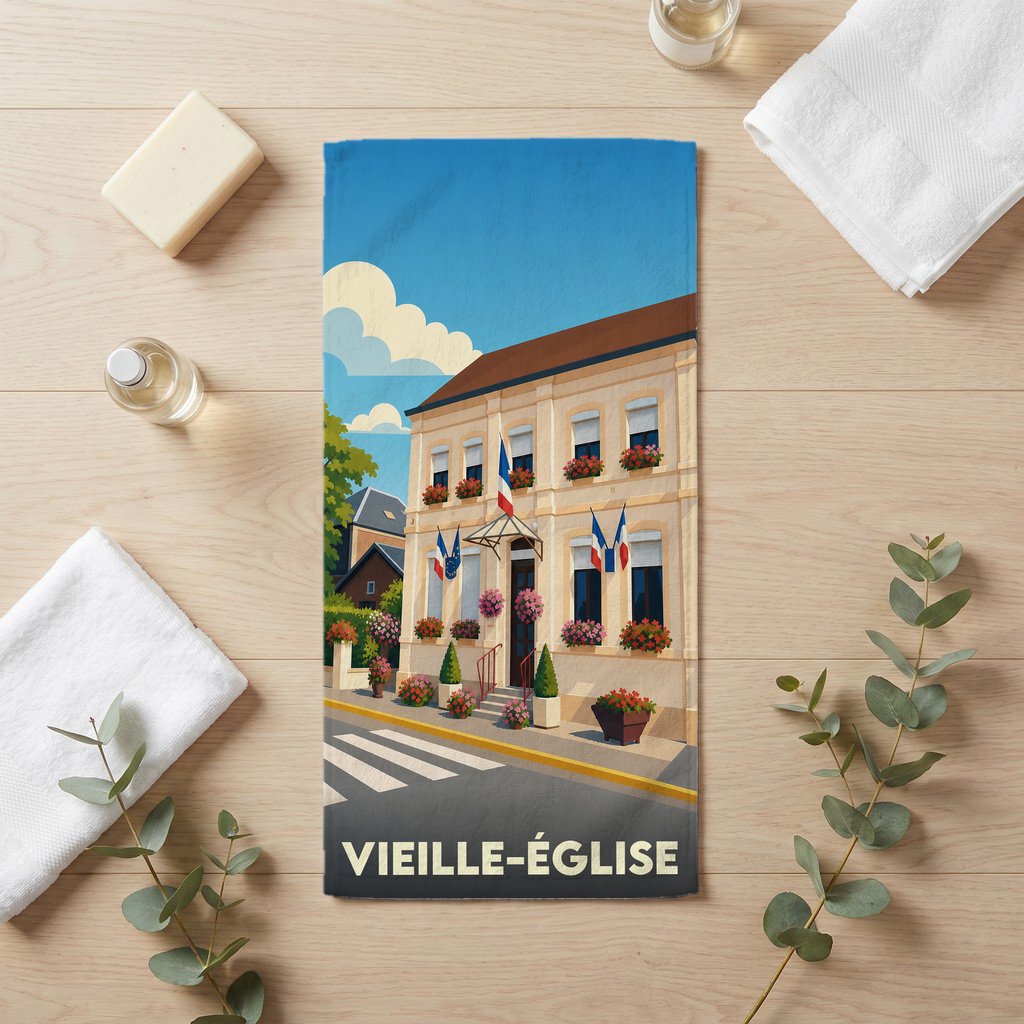 Serviette de bain souvenir de la ville de Vieille-Église avec une illustration stylisée.