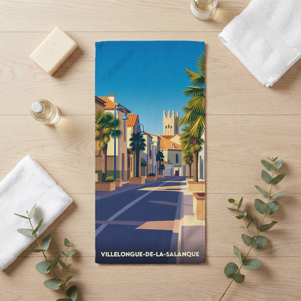 Serviette de bain souvenir de Villelongue-de-la-Salanque avec une illustration stylisée de ses rues ensoleillées.