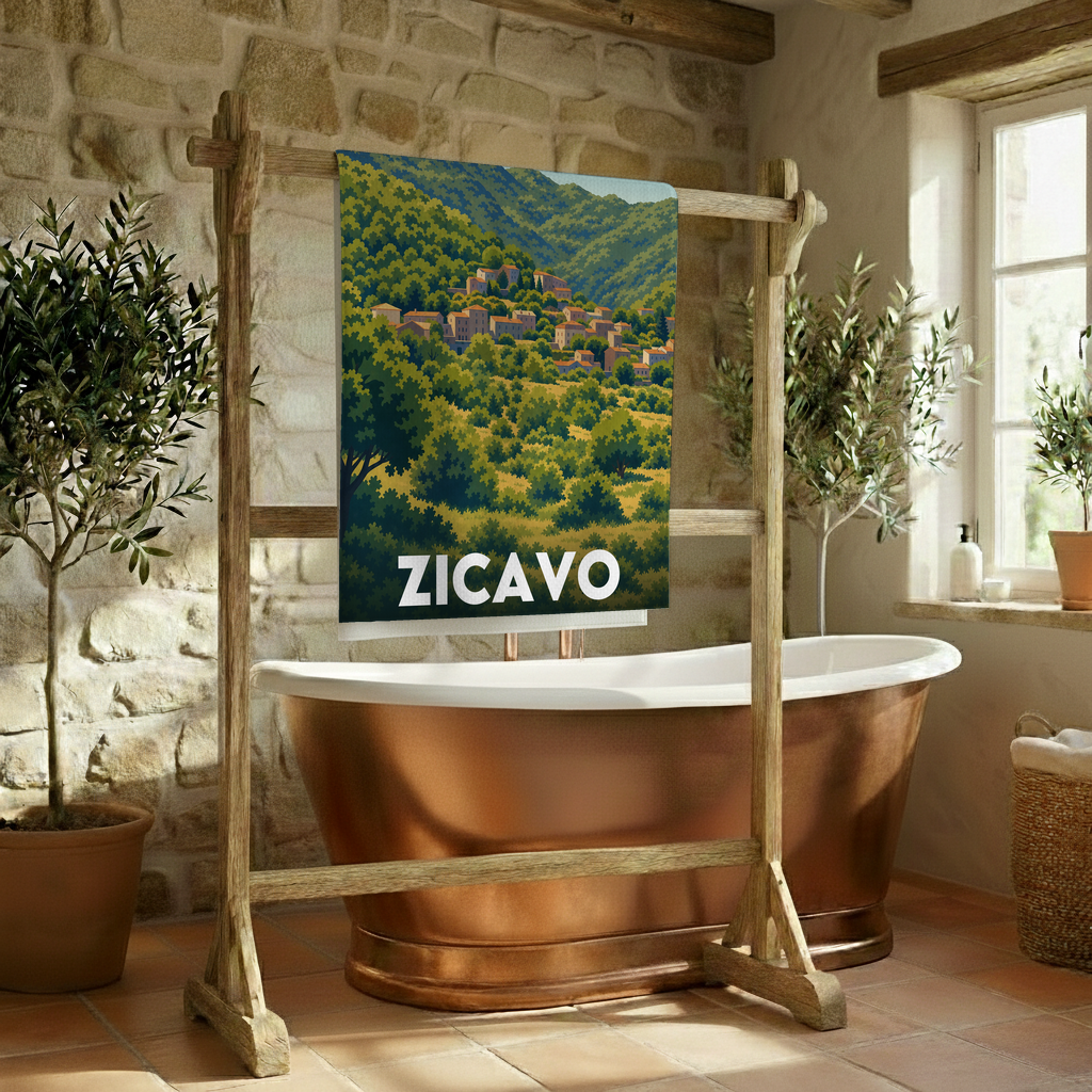 Serviette de bain souvenir de la ville de Zicavo avec une illustration stylisée d'un village à flanc de colline.