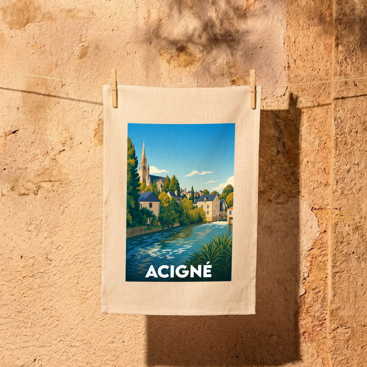 Torchon souvenir de la ville d'Acigné avec une illustration stylisée d'un paysage fluvial et de son église.