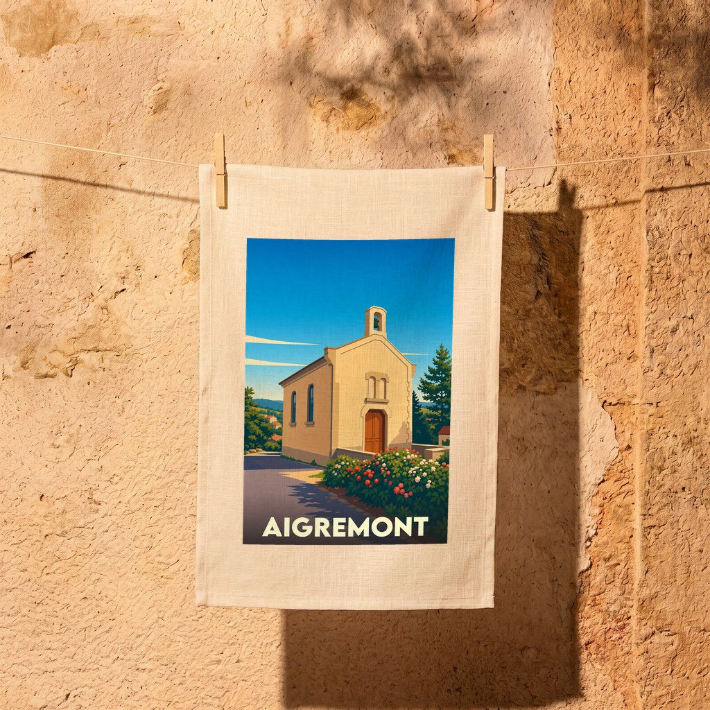 Torchon souvenir de la ville d'Aigremont orné d'une illustration stylisée de sa chapelle.
