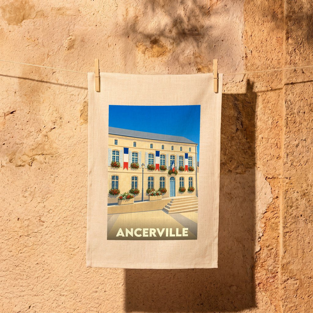 Torchon souvenir de la ville d'Ancerville arborant une illustration stylisée de sa mairie pavoisée.