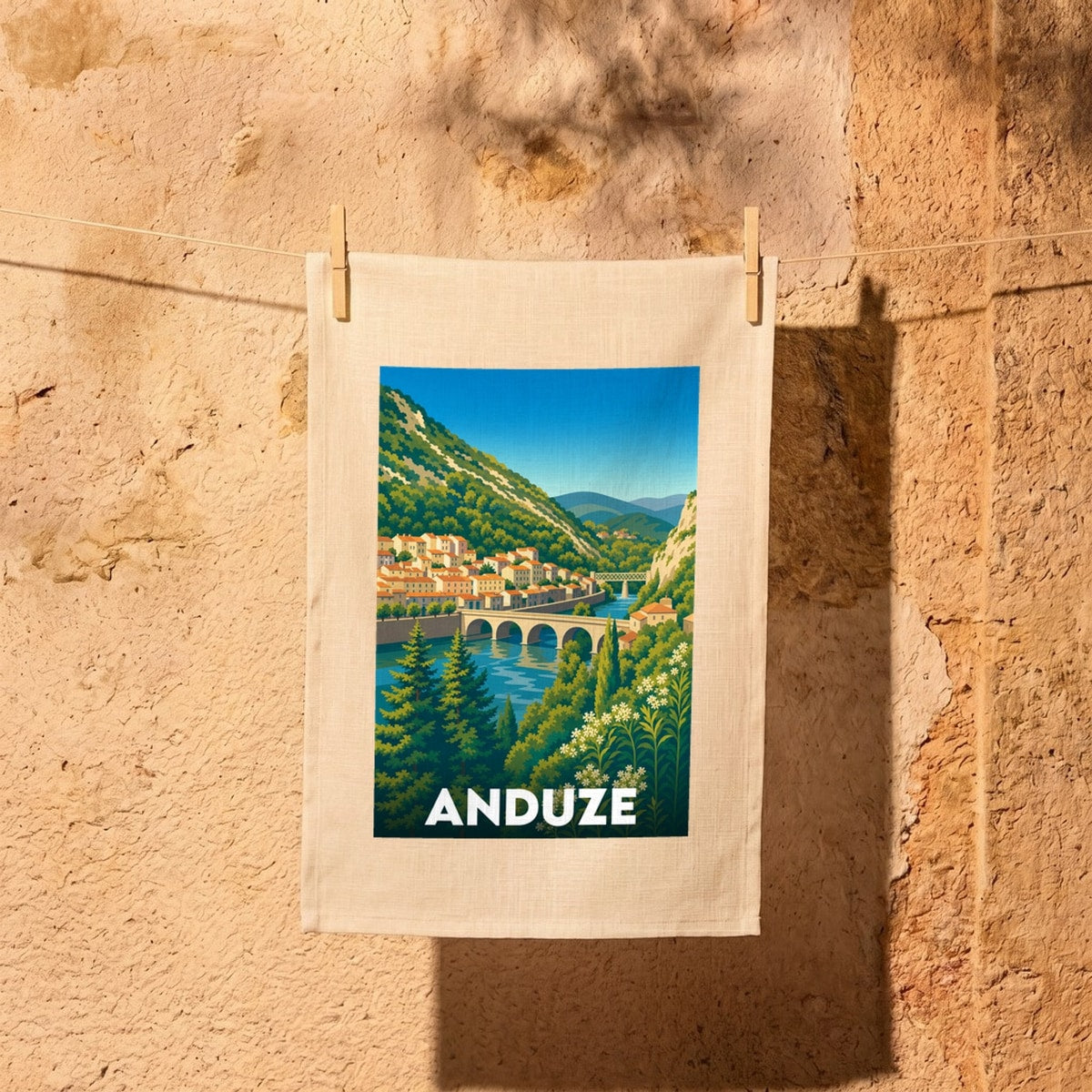 Torchon souvenir de la ville d'Anduze avec une illustration stylisée.