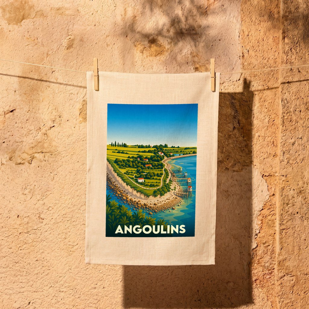 Torchon souvenir de la ville d'Angoulins illustré d'un paysage côtier stylisé et suspendu à une corde à linge.