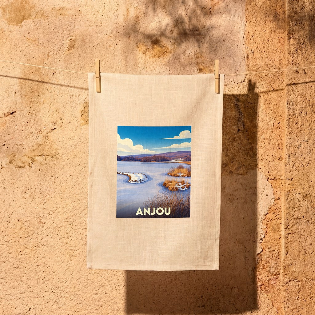 Torchon souvenir de la ville d'Anjou avec une illustration stylisée de paysage fluvial.