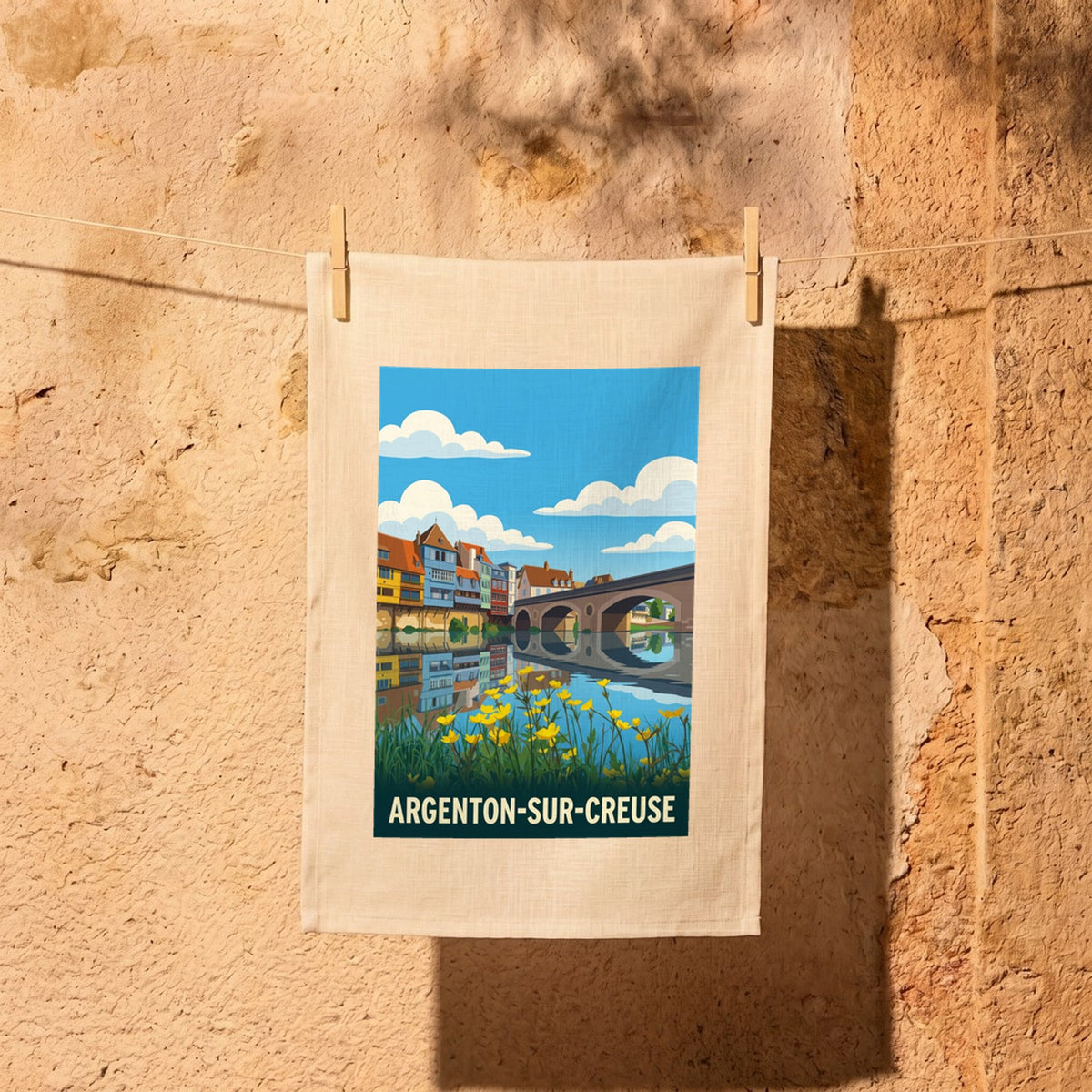 Torchon souvenir de la ville d'Argenton-sur-Creuse avec une illustration stylisée.