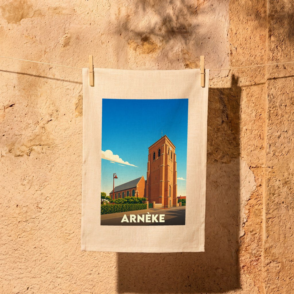Torchon souvenir de la ville d'Arnèke avec une illustration stylisée de son église.