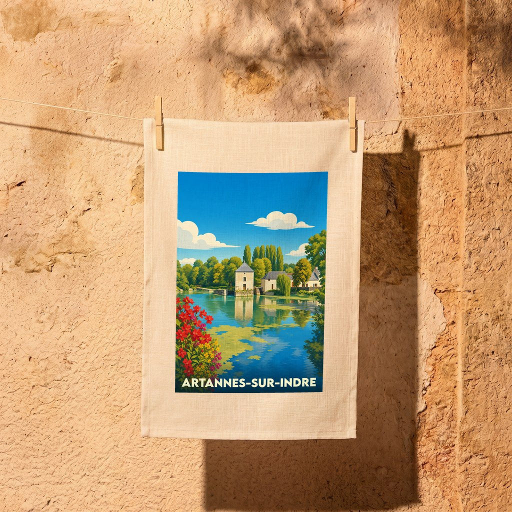 Torchon souvenir de la ville d'Artannes-sur-Indre avec une illustration stylisée de ses bords de l'Indre.