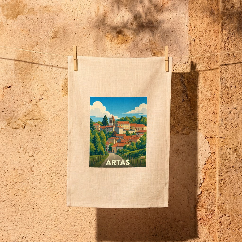 Torchon souvenir de la ville d'Artas orné d'une illustration stylisée de son paysage vallonné.