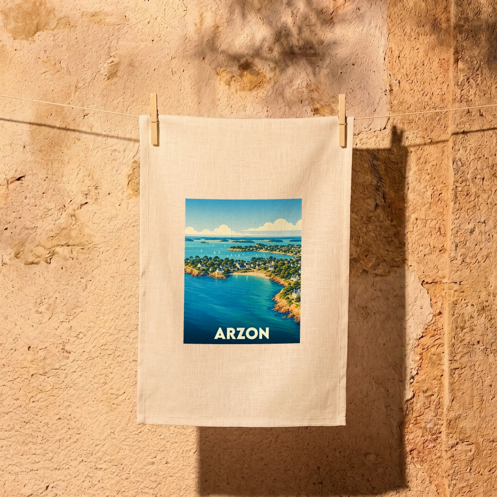 Torchon souvenir de la ville d'Arzon avec une illustration stylisée de son littoral.