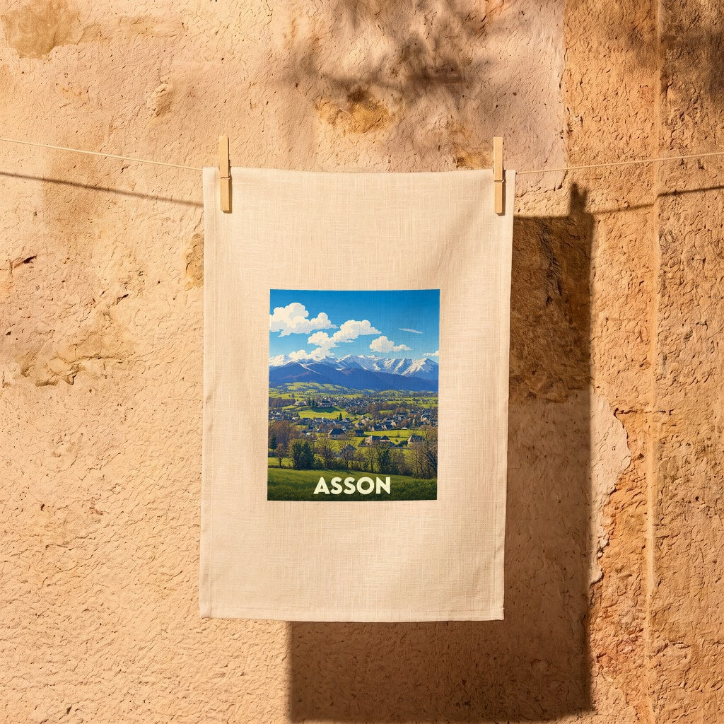 Torchon souvenir de la ville d'Asson avec une illustration stylisée d'un paysage de montagne.