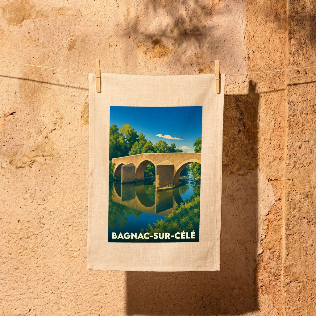 Torchon souvenir de la ville de Bagnac-sur-Célé avec une illustration stylisée d'un pont en pierre.