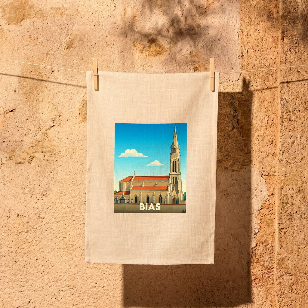 Torchon souvenir de la ville de Bias avec une illustration stylisée d'une église sous un ciel bleu.