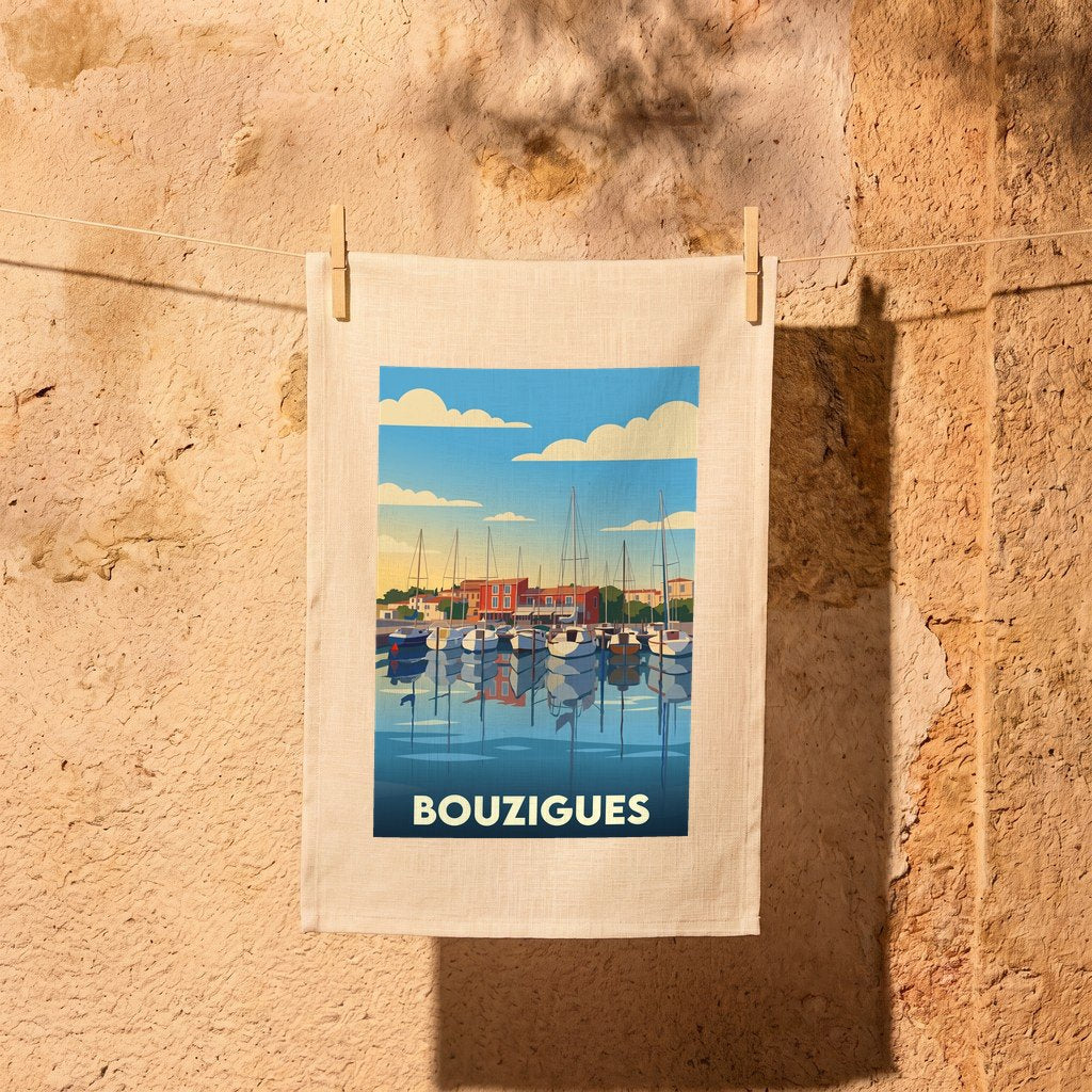 Torchon souvenir de la ville de Bouzigues avec une illustration stylisée de son port.