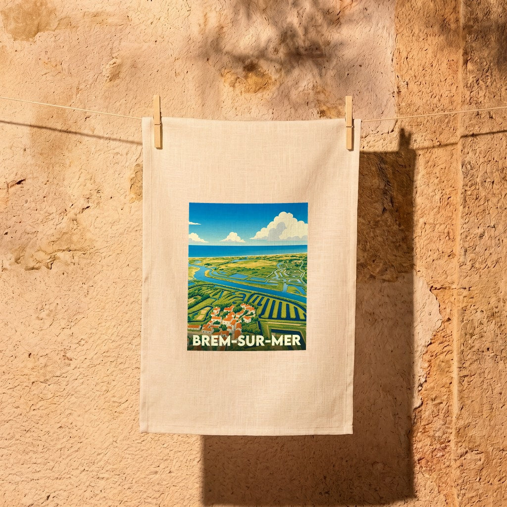 Torchon souvenir de la ville de Brem-sur-Mer illustrant ses marais salants et son littoral dans un style vintage.