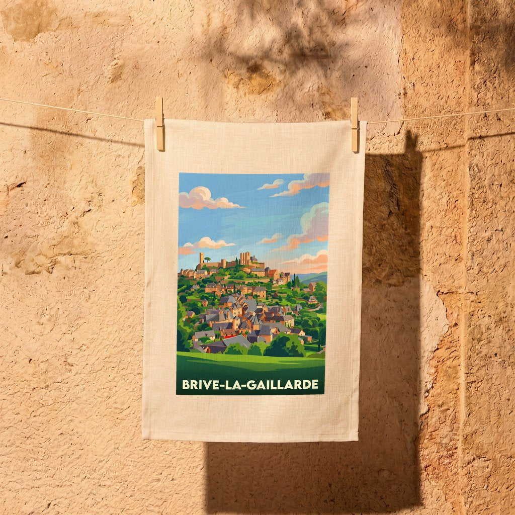 Torchon souvenir de la ville de Brive-la-Gaillarde avec une illustration stylisée et colorée de son paysage urbain.