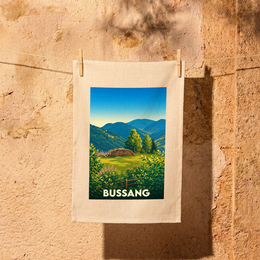 Torchon souvenir de la ville de Bussang avec une illustration stylisée d'un paysage de montagne vosgien.