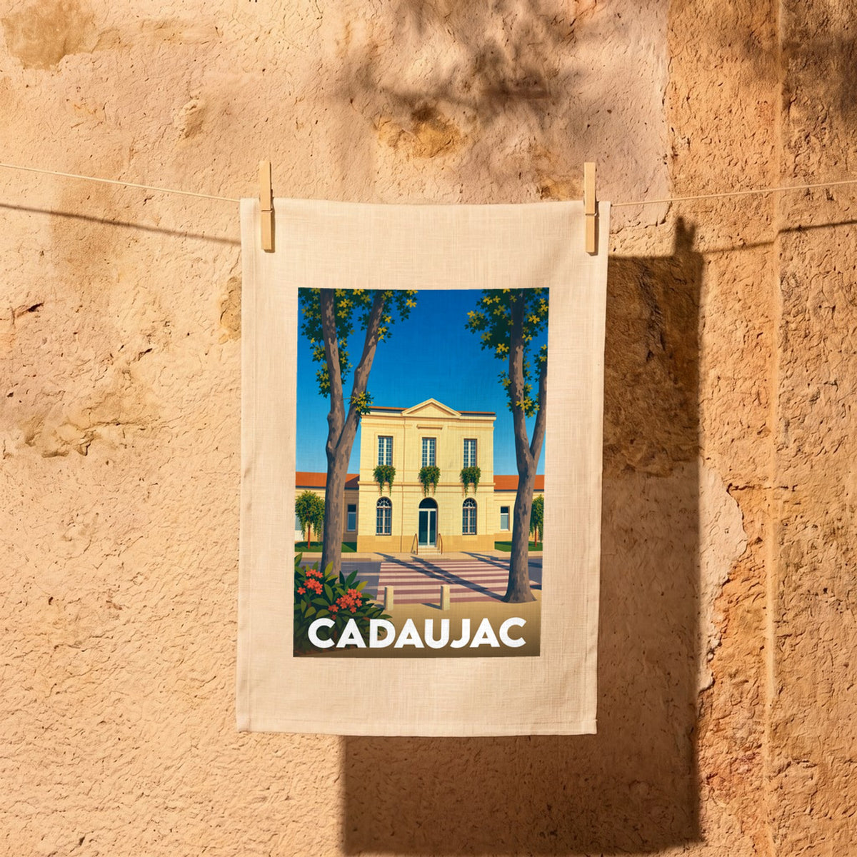 Torchon souvenir de la ville de Cadaujac avec une illustration stylisée de sa mairie.