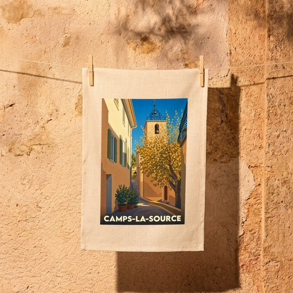 Torchon souvenir de la ville de Camps-la-Source avec une illustration stylisée d'une ruelle provençale ensoleillée.