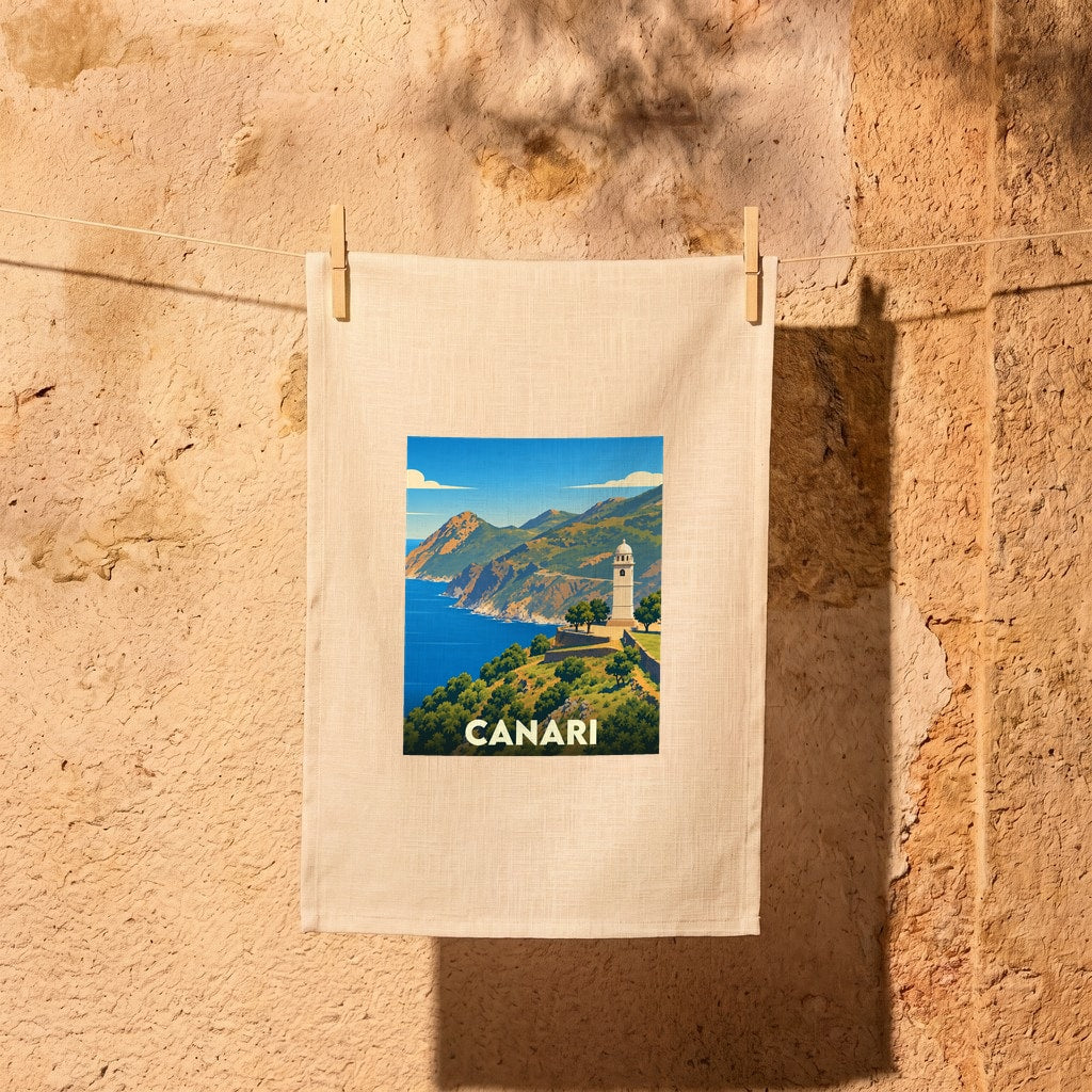 Torchon souvenir de la ville de Canari avec une illustration stylisée de son littoral.