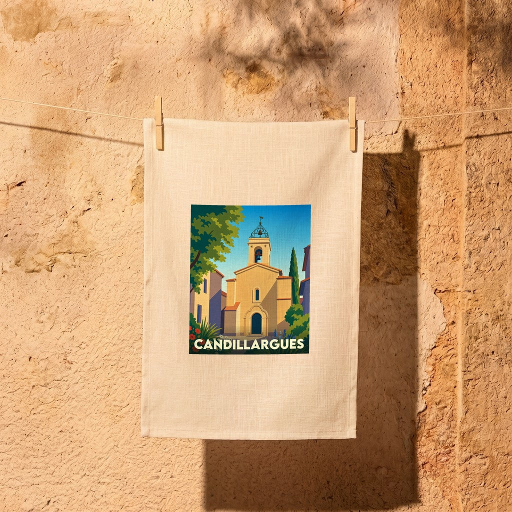 Torchon souvenir de la ville de Candillargues avec une illustration stylisée de son église.