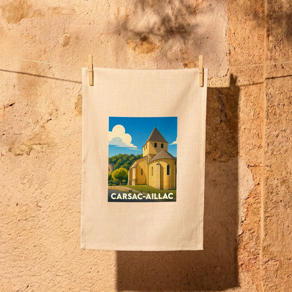 Torchon souvenir de la ville de Carsac-Aillac avec une illustration stylisée de son église.
