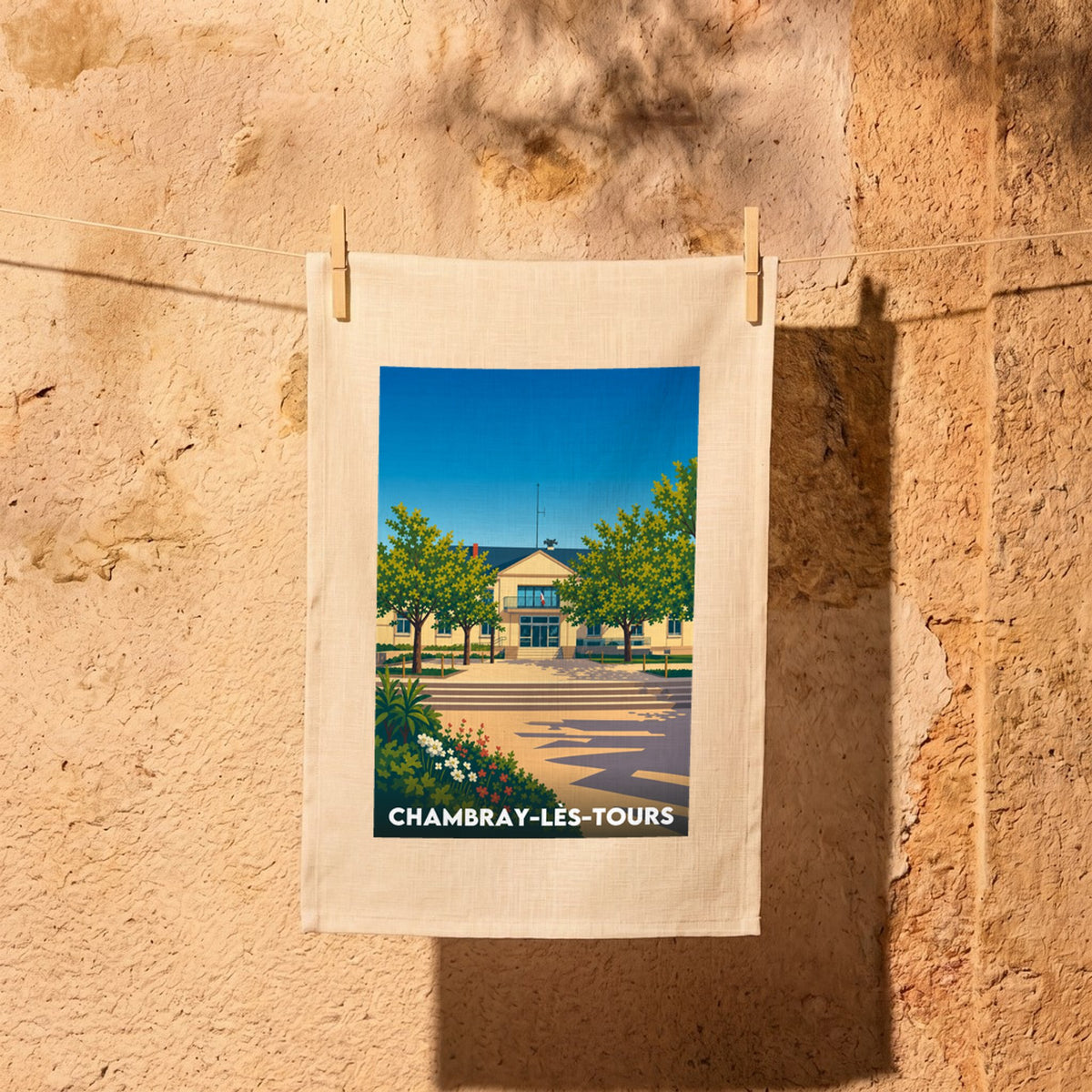Torchon souvenir de la ville de Chambray-lès-Tours avec une illustration stylisée de l'hôtel de ville.